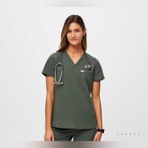 Catarina™ One-Pocket Scrub Top and Zamora™ Jogger Scrub Pants